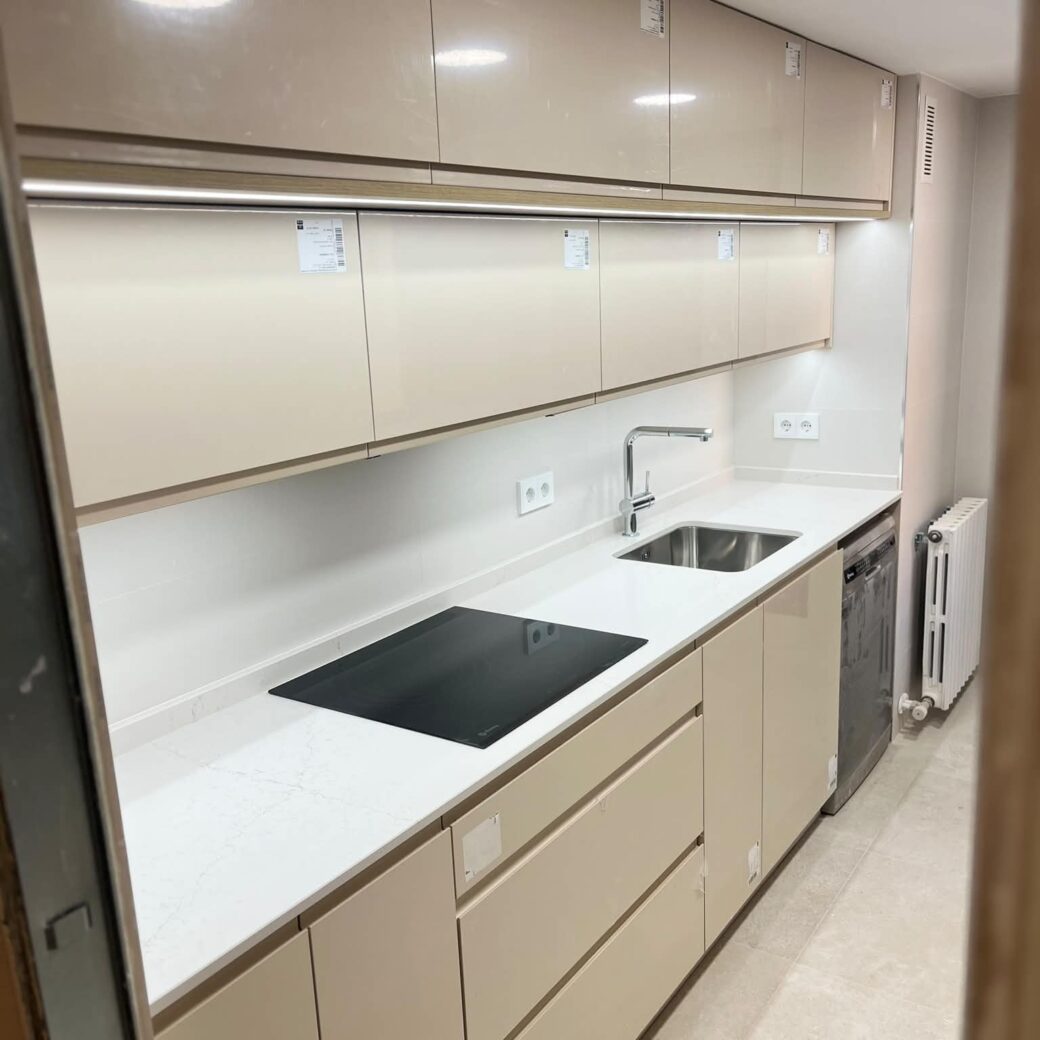 Cocina champán lacada en línea