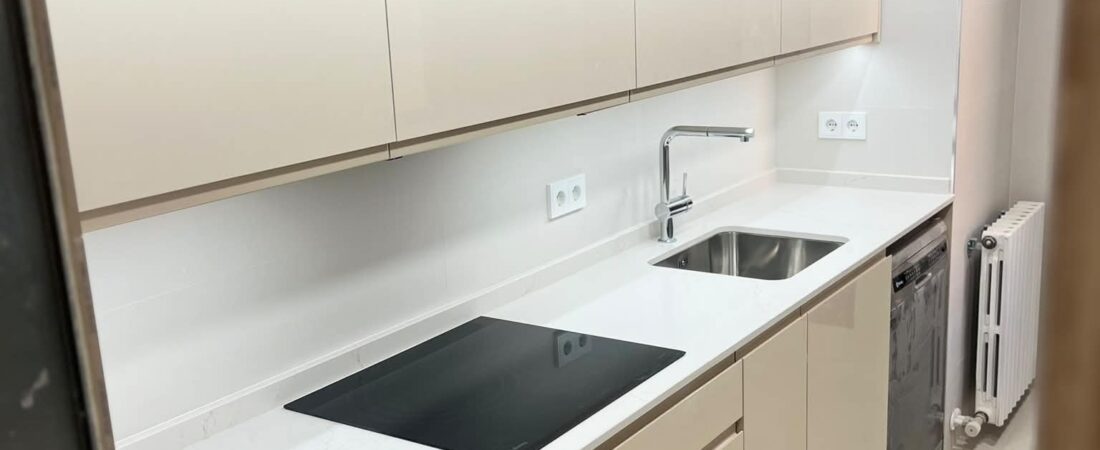 Cocina champán lacada en línea